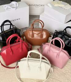 Picture of Givenchy Handbags _SKUfw240170089fw
